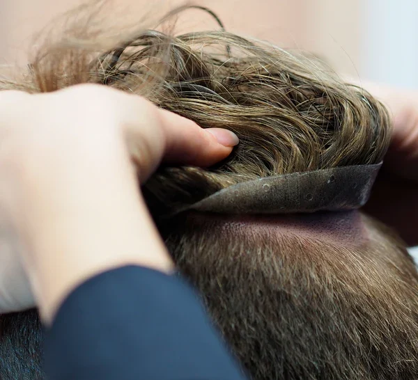 Aufsetzen eines Haarsystems von DropMyHair